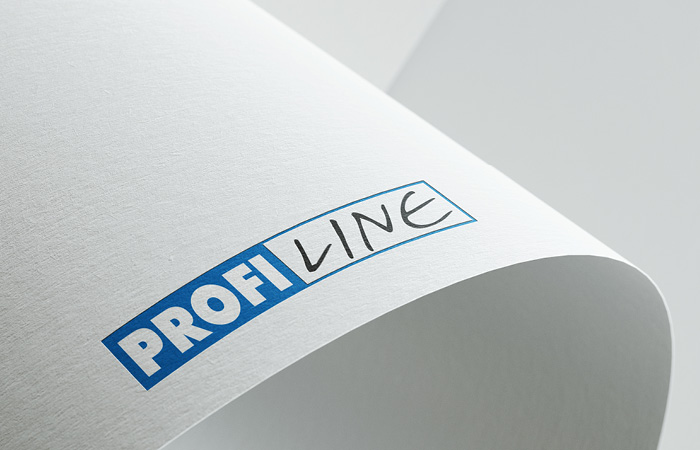 Logo Profiline, plastisch dargestellt auf einem gebogenen Blatt Papier